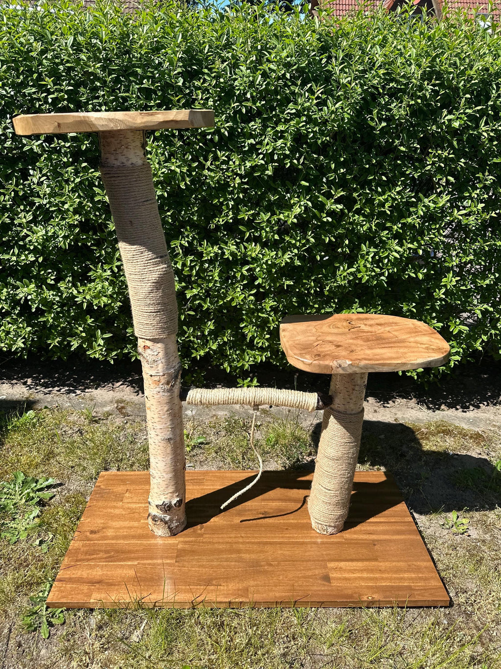 Kratzbaum mit 2 Liegeflächen – 80-90 cm hoch – stabil & modern – Katzenmöbel für große u. kleine Katzen – Kratzsäule aus Natur-Sisal
