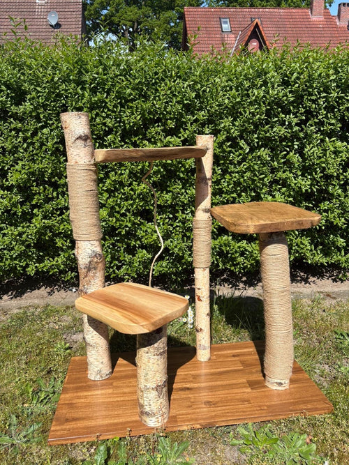 Katzenkratzbaum aus Birke, Akazie und Teak (80–90 cm) – nachhaltig & handgefertigt, 3 Liegeflächen
