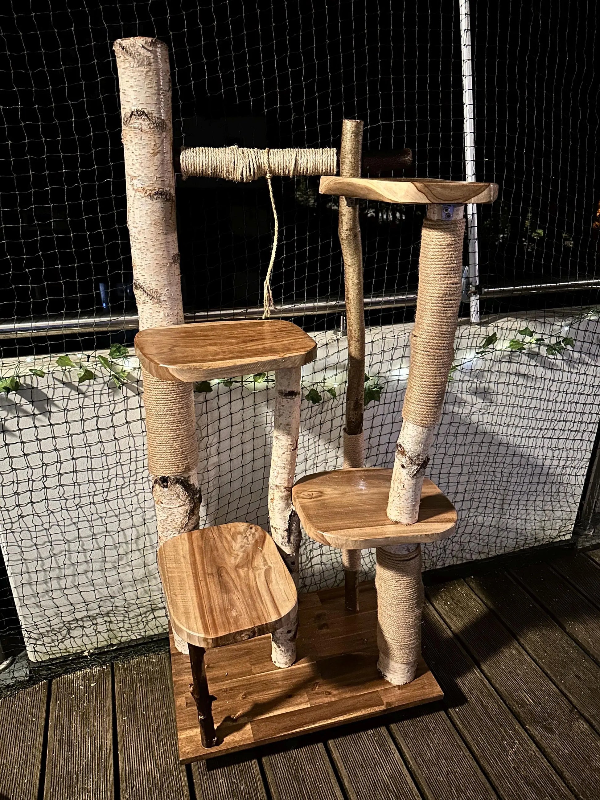 Handgefertigter Natur-Kratzbaum – Nachhaltig, Wetterfest & Perfekt für Drinnen oder Draußen Bunterkopf